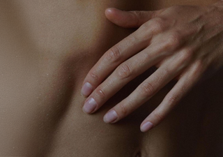 Abdominal bloating and missed period: what are the causes?